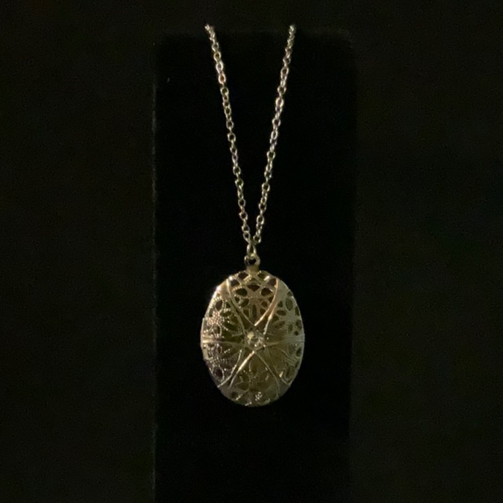 Locket Pendant Necklace Glows?